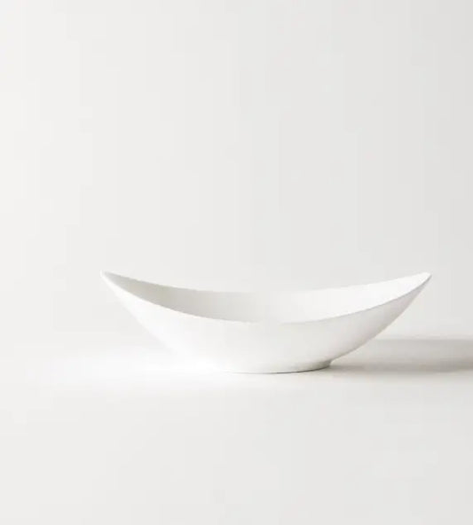 Coppa Boat KnIndustrie Fusion in porcellana Fine Bone China bianca su fondo grigio chiaro