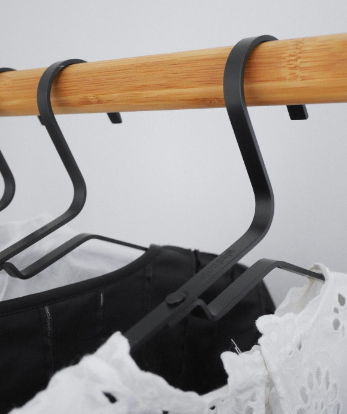 Brabantia Gruccia Set 4 grucce in alluminio nero linn