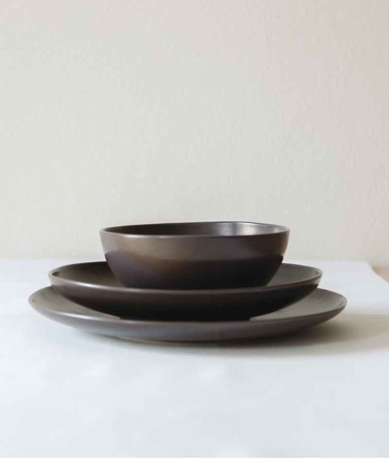 KnIndustrie Assiette D'O Grés Piatto piano asimmetrico