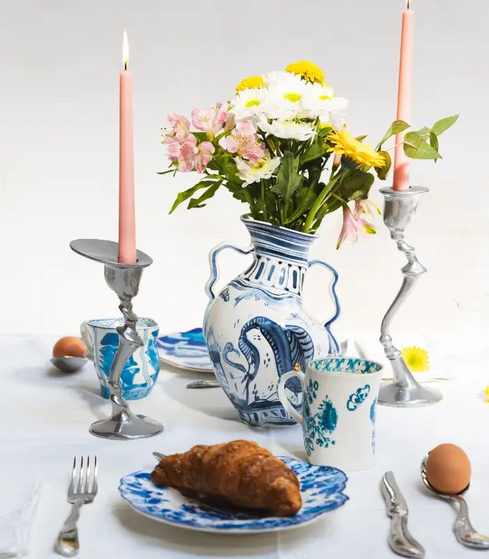 Dettaglio decorazione psichedelica Seletti Classic On Acid con motivi acidi vibranti su porcellana