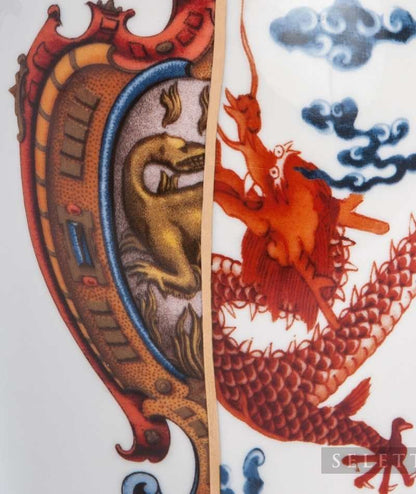 Dettaglio della doppia decorazione del vaso Seletti Hybrid Adelma