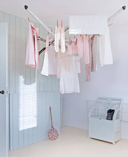 tendibiancheria Brabantia WallFix richiudibile, installato su parete in lavanderia