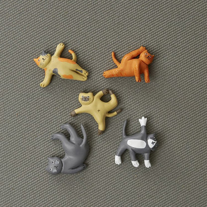 Kikkerland Cat Yoga Magnets cinque gatti colorati in diverse posizioni yoga