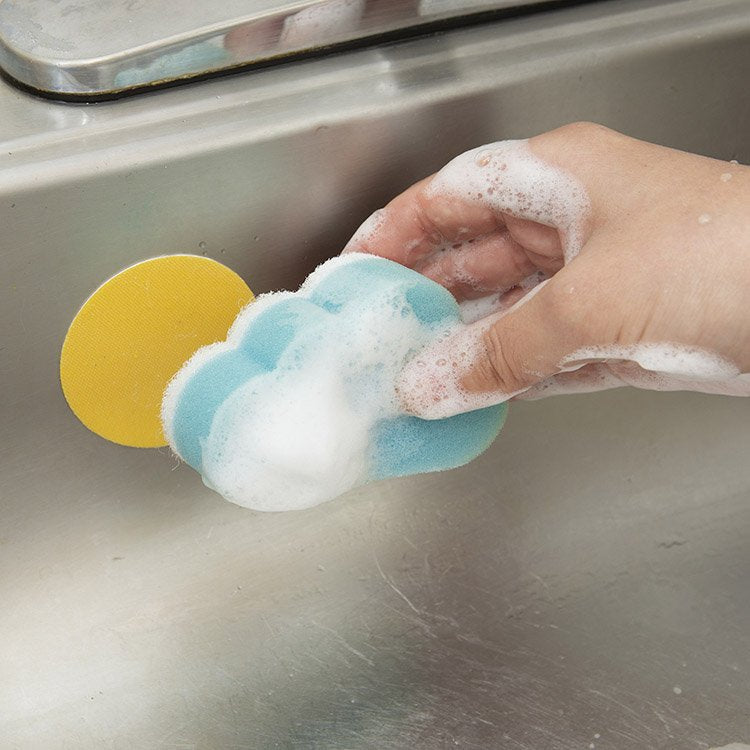 1. Kikkerland Cloud Grab 'n Scrub utilizzata per pulire il lavello
