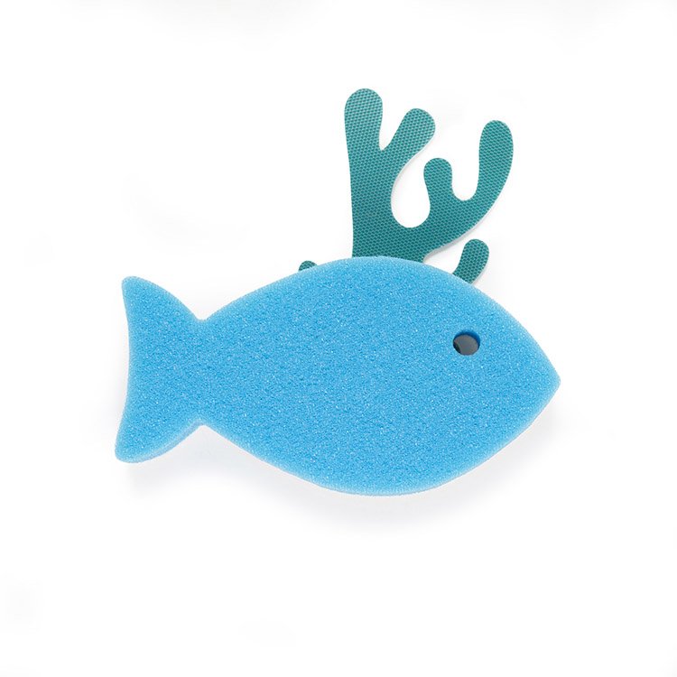 1. Kikkerland Fish Grab 'n Scrub spugna a forma di pesce con supporto adesivo