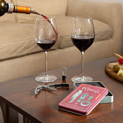 1. Kikkerland Wine Kit utilizzato per aprire e servire una bottiglia di vino