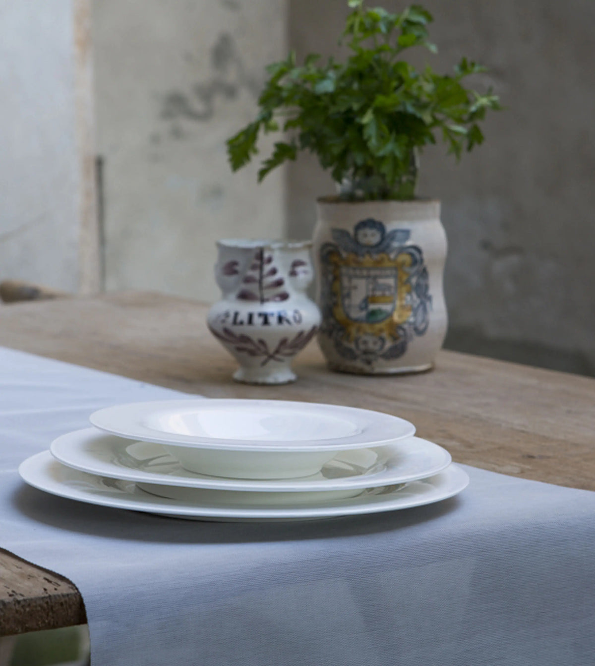 Tavola apparecchiata Piatti Reggia KnIndustrie in Fine Bone China