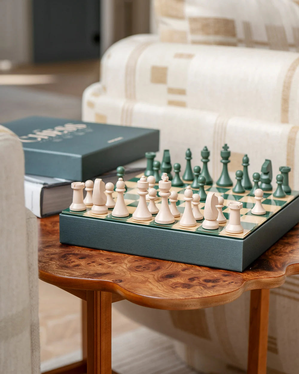 Scatola verde scuro Printworks Chess Classic con scritta Coffee Table Game