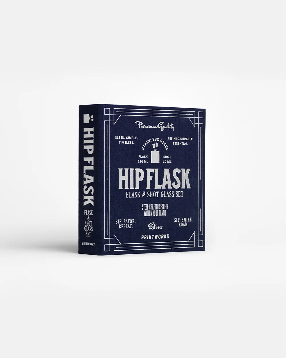 Vista di scorcio della scatola a libro blu scuro Printworks The Essentials Hip Flask
