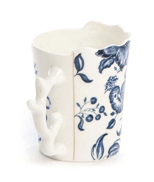 Mug Procopia Seletti Hybrid con decoro blu, vista laterale