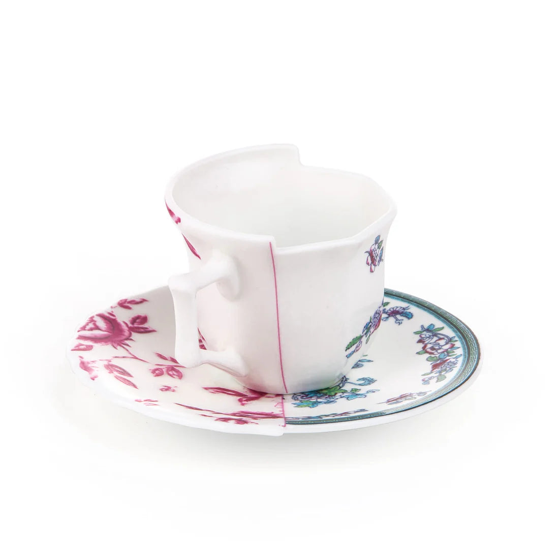 Vista posteriore a tre quarti della tazzina da caffè Seletti Hybrid Leonia con piattino