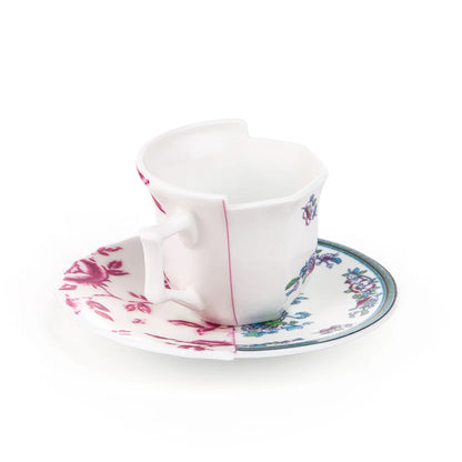 Vista posteriore a tre quarti della tazzina da caffè Seletti Hybrid Leonia con piattino