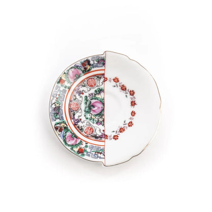 Vista dall’alto del piattino Seletti Hybrid Tamara con decoro orientale e floreale