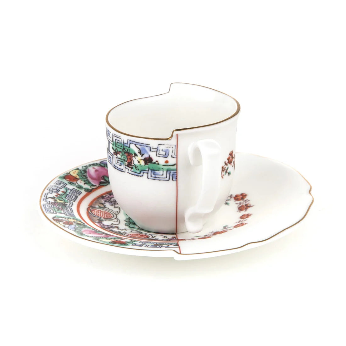 Vista posteriore a tre quarti della tazzina da caffè Seletti Hybrid Tamara con piattino