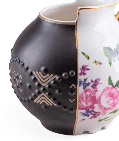 Dettaglio del decoro del vaso Lfe Seletti Hybrid