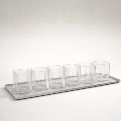 Set aperitivo KnIndustrie con 6 bicchieri Groove e vassoio Storm