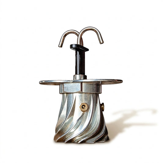 Turbo Moka Duetto con due beccucci su fondo bianco
