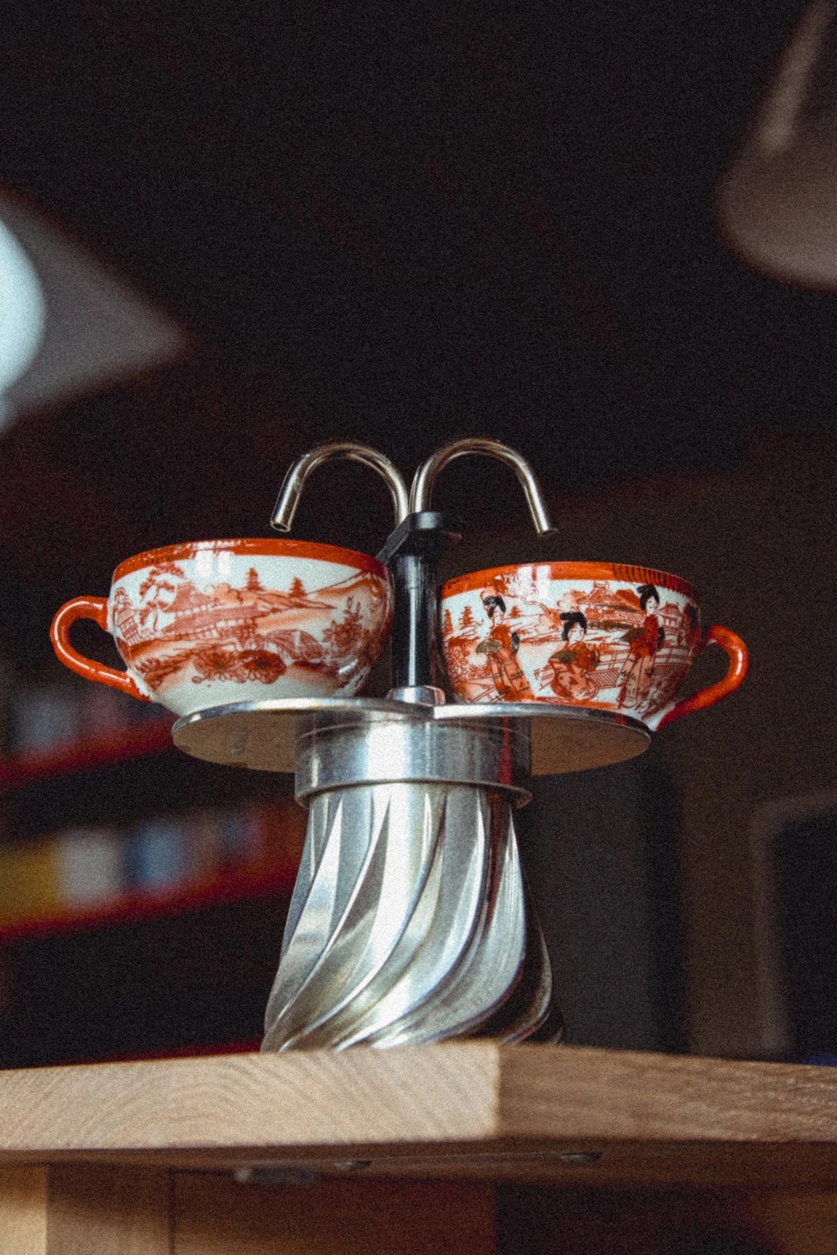 Turbo Moka Duetto ambientata su tavolo con due tazzine