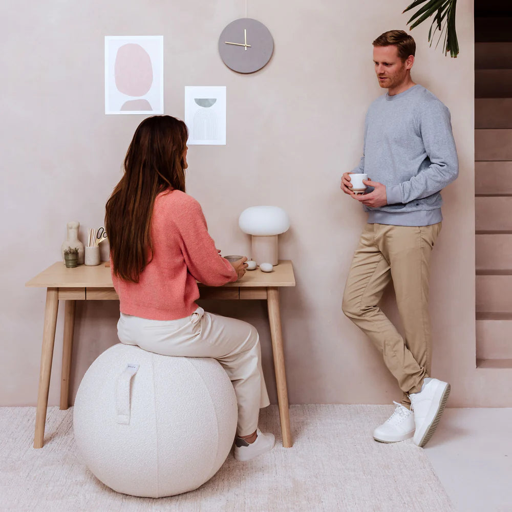 VLUV BOL DIVA Bouclé in ambiente home office contemporaneo