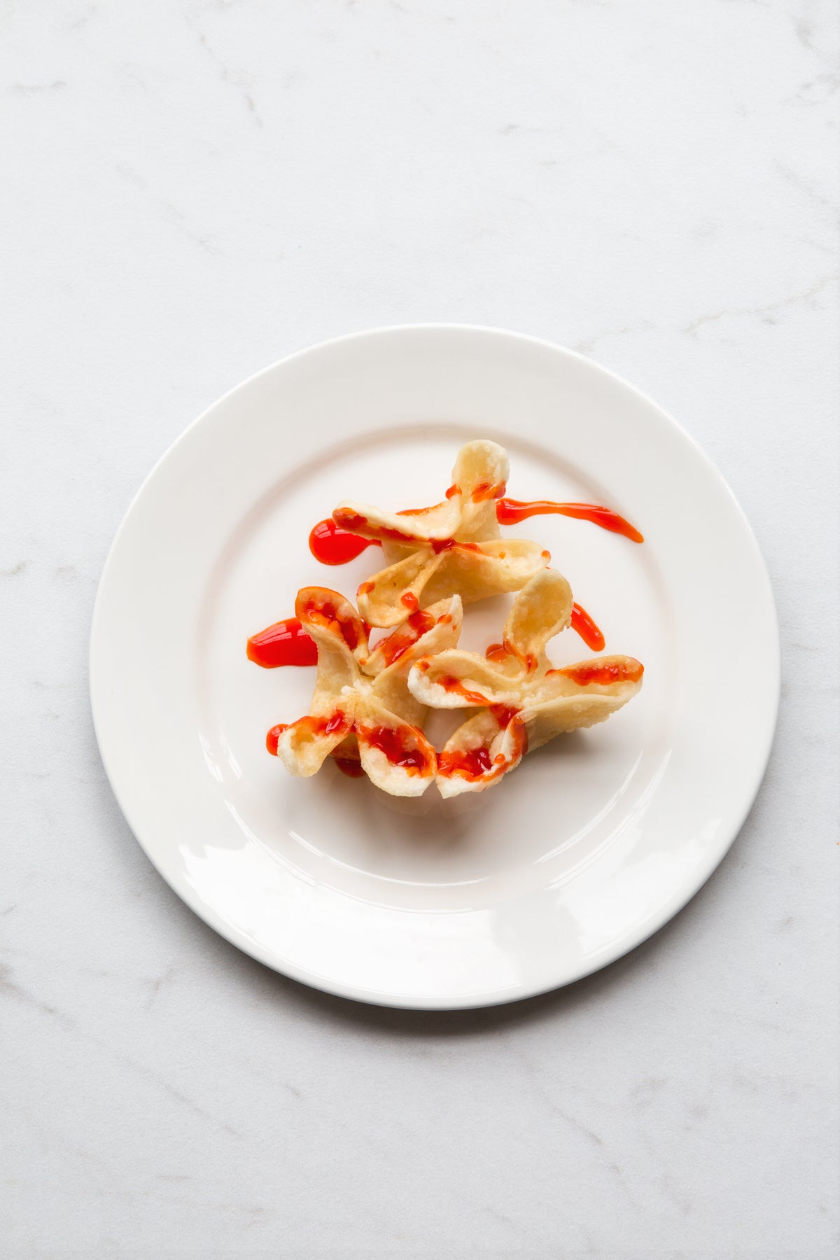 Piatto bianco in Bone China con antipasto impiattato